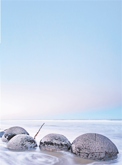 新西兰大圆石是怎么形成的,新西兰海边奇怪的石头