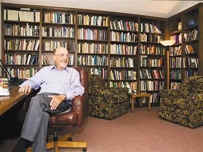 欧文亚隆现状,欧文亚隆的妻子几岁去世