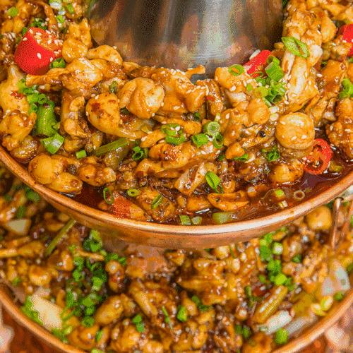 最火爆的炭火牛蛙锅10元,蛙锅牛蛙