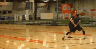 防守老手经常使用五个防守技巧,防守的基本姿势讲解与示范