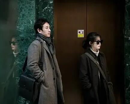 过来人忠告：男人有这些表现，说明他可能不爱你，又舍不得离开你