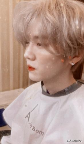 蔡徐坤受伤一点不慌展现硬汉风采,蔡徐坤再度回应p图