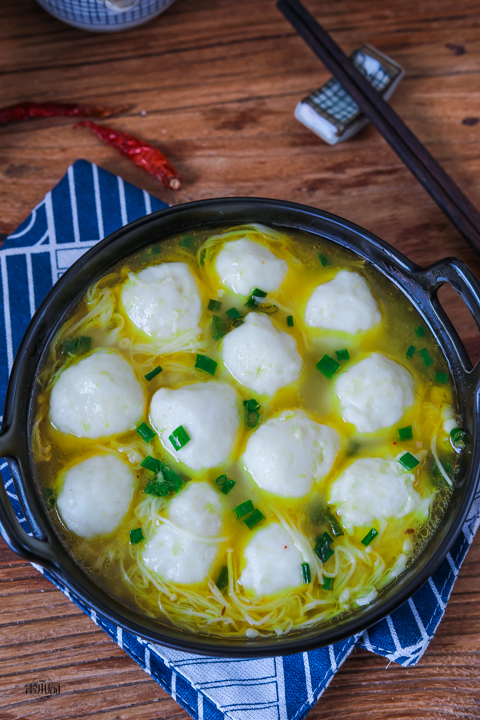 自己做鱼丸子的做法,自己做鱼丸的方法视频