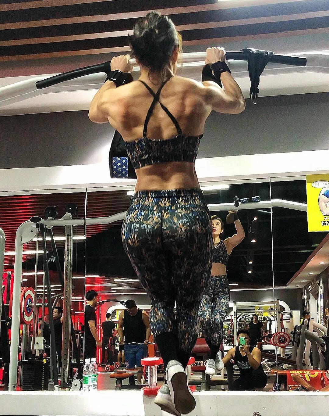 全身肌肉的白衣天使，因模仿“不知火舞”走红，孕期仍坚持健身？