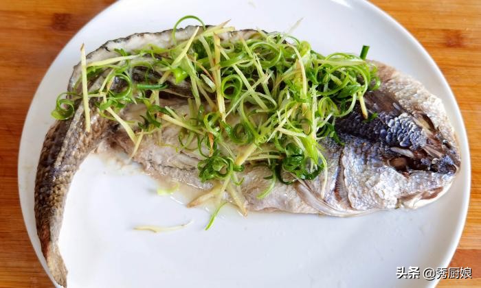 做清蒸鱼的配料与做法,做清蒸鱼怎么去腥