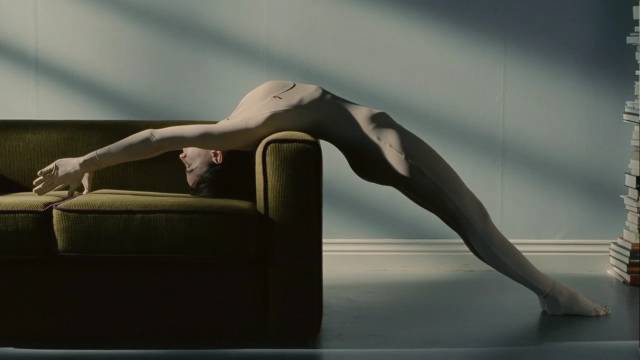 女儿被侵犯变成杀人魔,父亲将杀害女儿的凶手变性