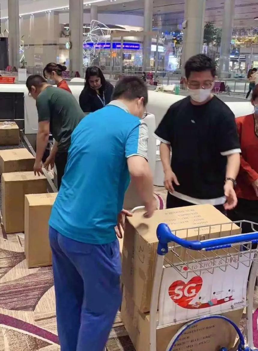 海泉戴口罩,海泉在节目谈羽凡