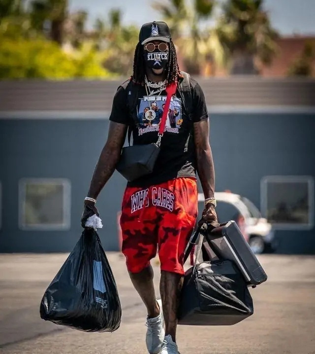 杜兰特戴粉色帽子,杜兰特穿便装戴帽子