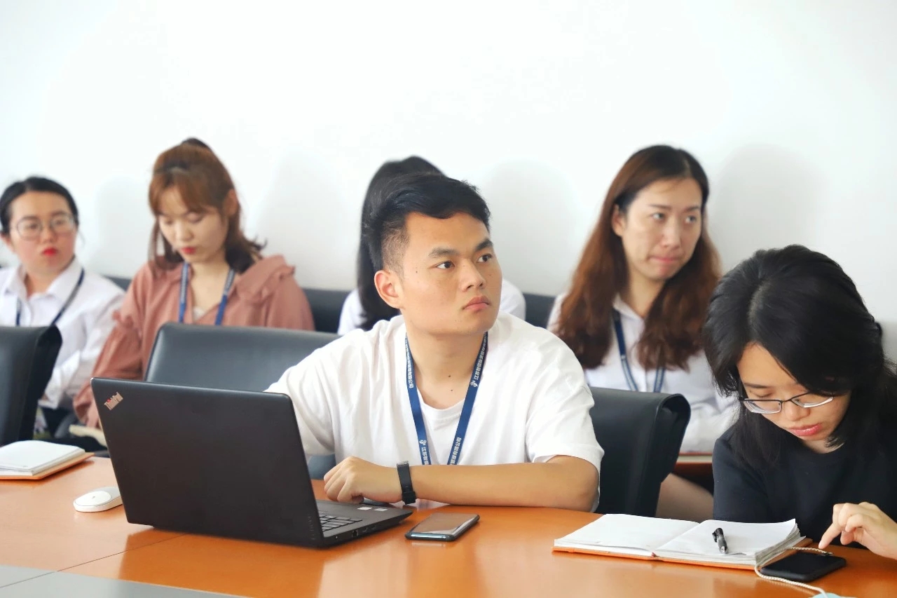 2020年新年ppt制作：200集视频教程+动态图表+1万模板，送你参考