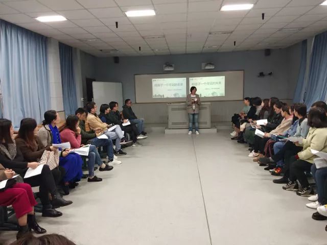 迎春中学初一家长会,迎新年活动家长进课堂