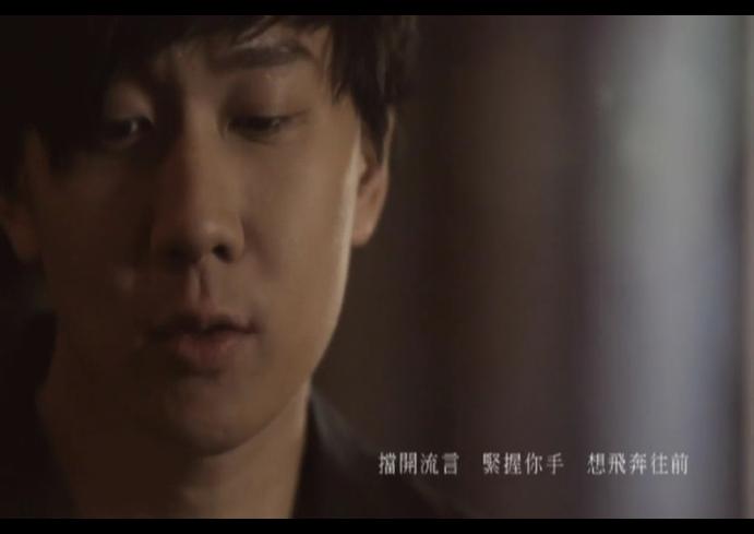 林俊杰《学不会》：明明很爱，最终还是没有走在一起的那个人