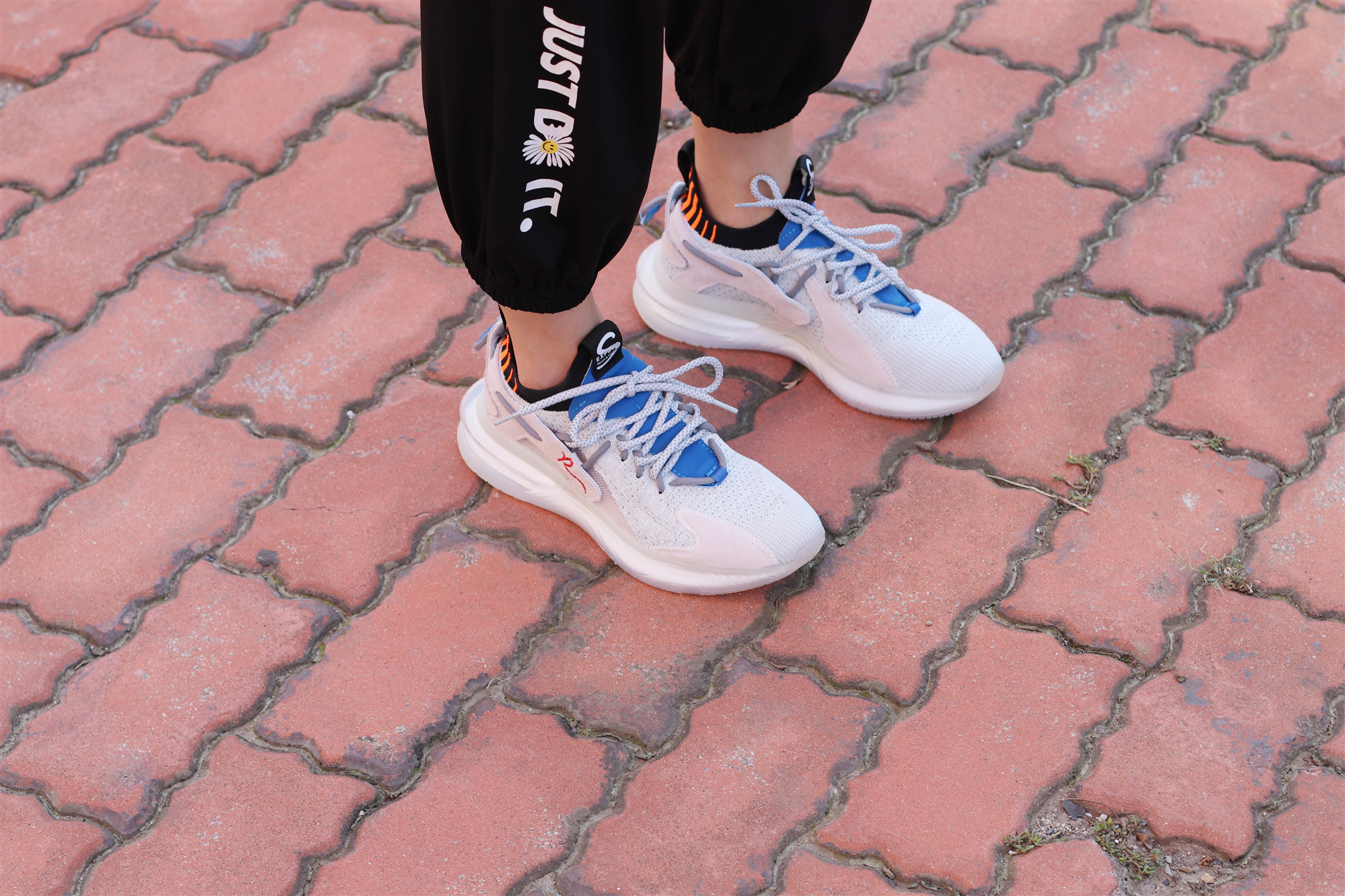 能与nike抗衡的国产品牌,可以与nike匹敌的牌子