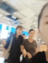 林志玲和章子怡同台,章子怡与林志玲的视频