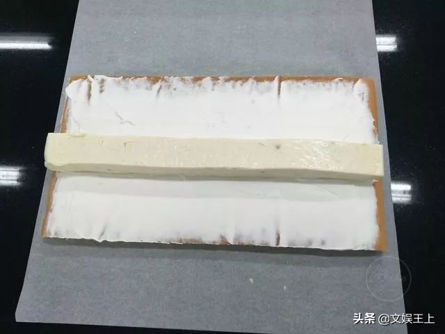 不用出门自己在家做蛋糕,不能出门就自己做了一个蛋糕