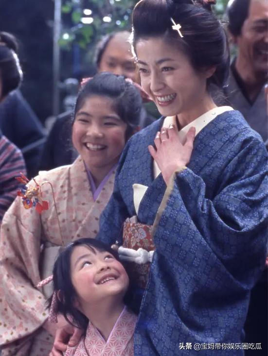 宫泽理惠写真曝光,宫泽理惠被拍穿宽松裙装上街