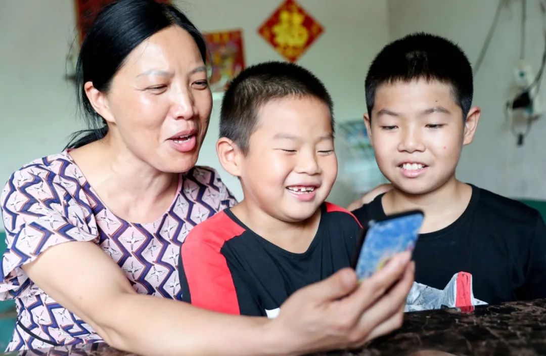 有啥事给民事代办员一说，就帮着给办了