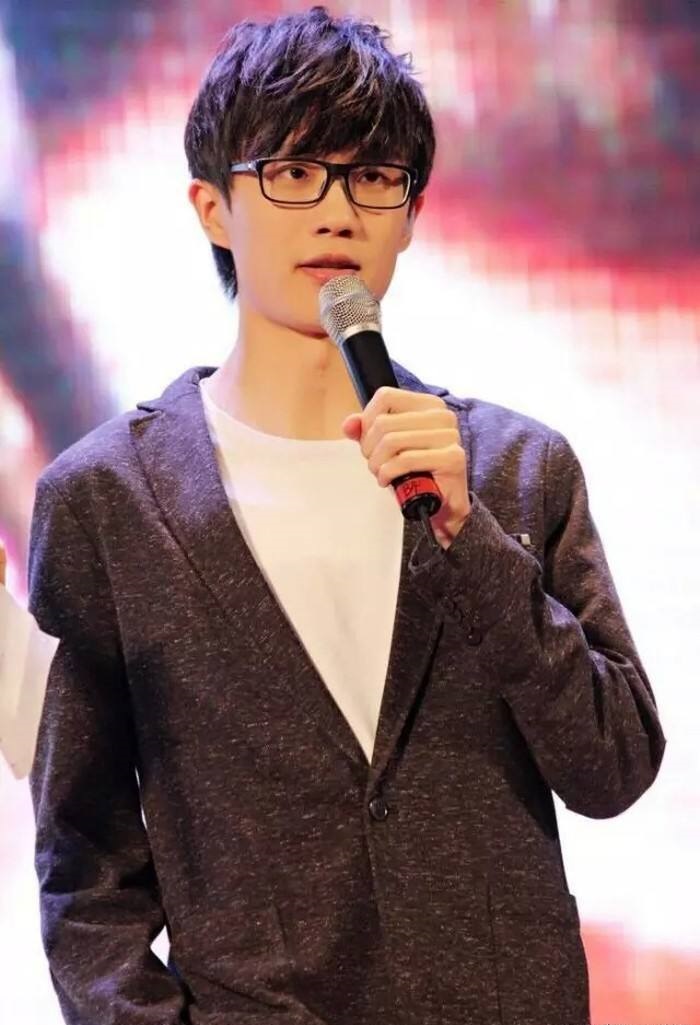 十年了许嵩凭什么还这么火,90年的许嵩到底有多火