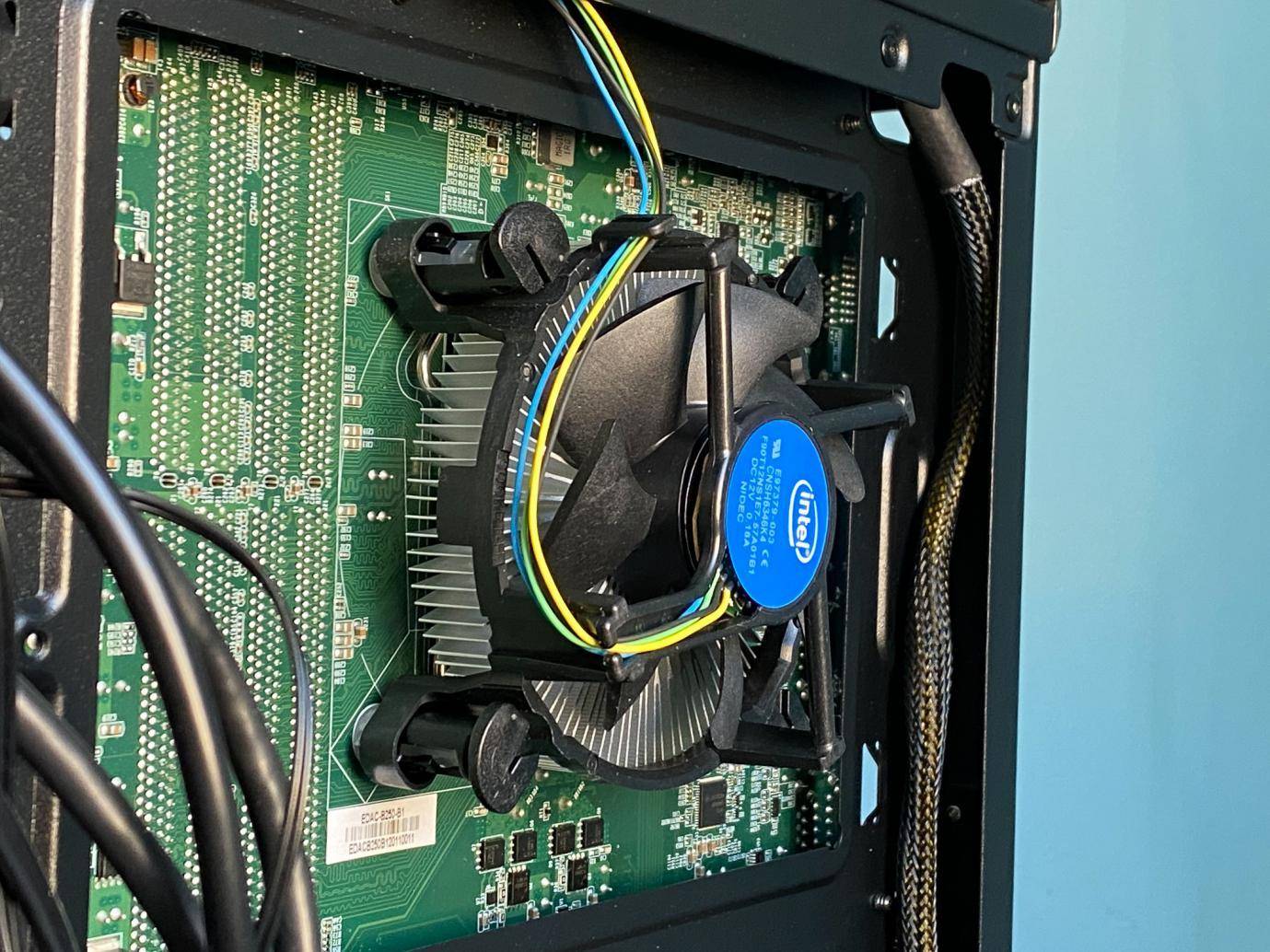 cpu可以装在任何主板上吗,cpu只要插在主板上就不用拔了吧