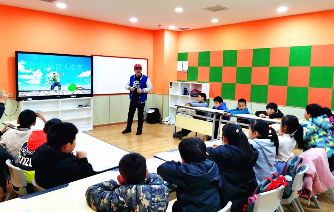 今天弗恩英语的故事，是关于超级英雄降临