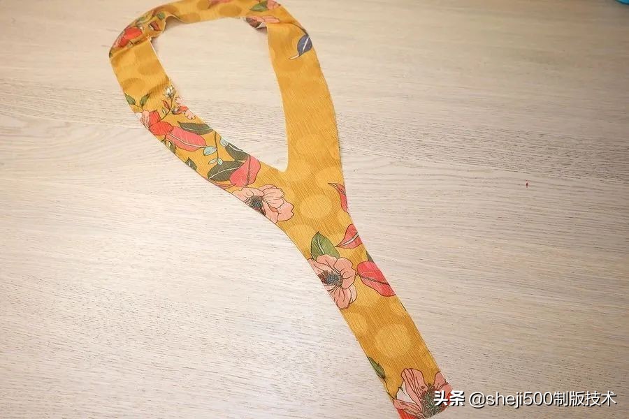 v领雪纺连衣裙领口大了怎么办,雪纺连衣裙领口大了怎么改小窍门