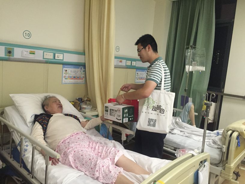 小小“友邻包”,让居民发出这样的感叹:远亲真的不如近邻!