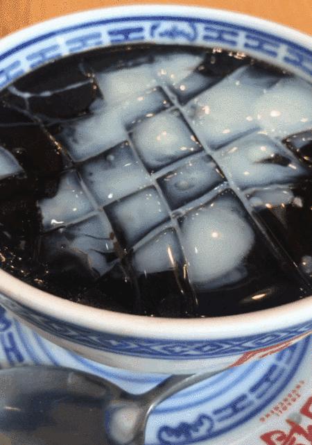 吃甜品就吃老字号龟苓膏,龟苓膏和甜品哪个好吃