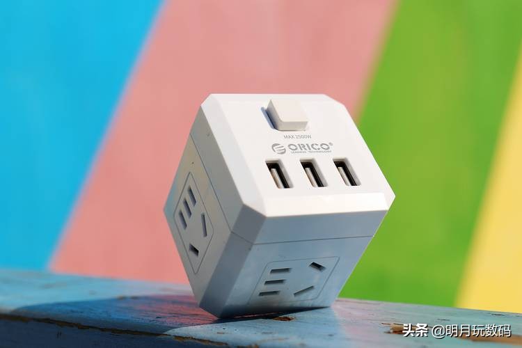 便于桌面收纳的插座,一个小小的插座