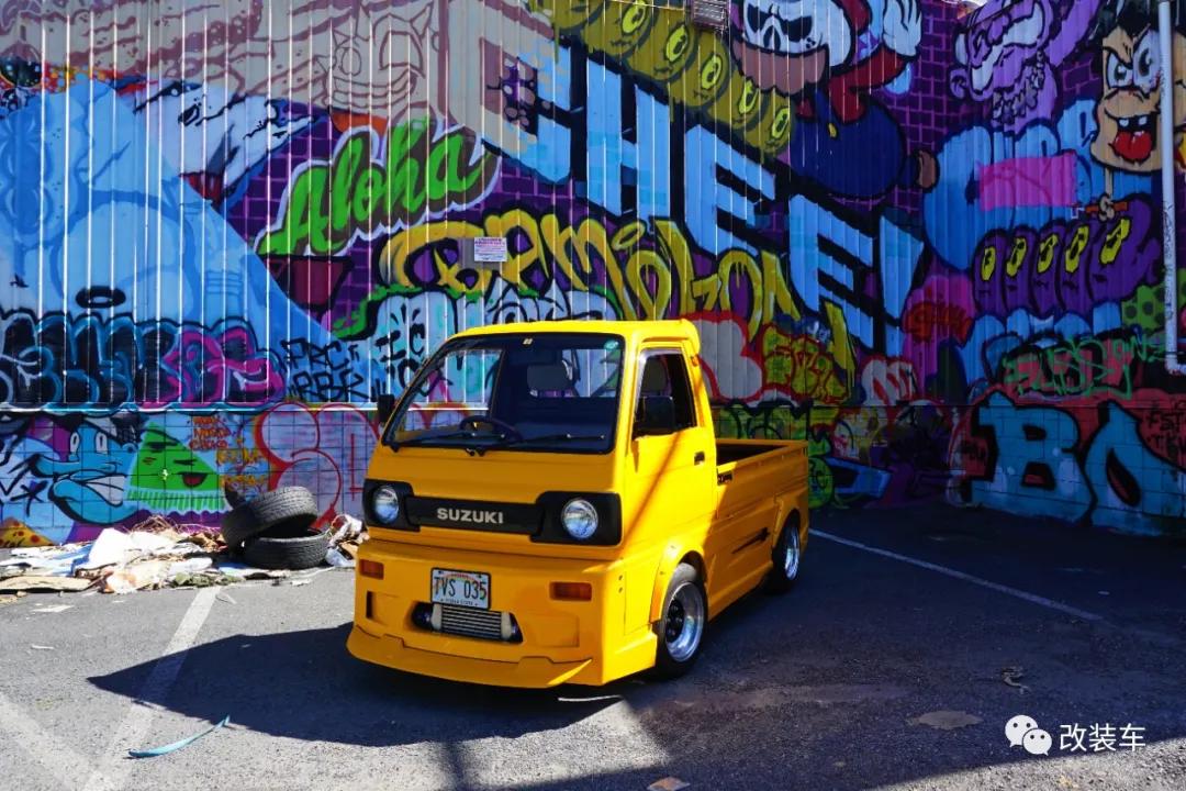 中置四驱五速手动的双门超跑，今晚我在秋名山等你