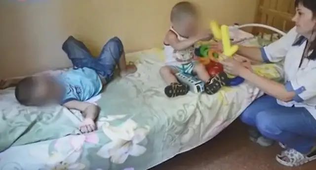 乌克兰小孩遭遗弃每日只能吃垃圾,乌克兰被遗弃小孩