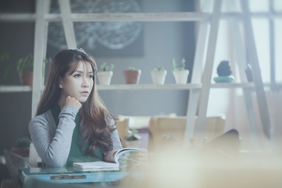 富少喝醉误把心机女看成心上人,富少喝醉酒心机男乘虚而入电视剧