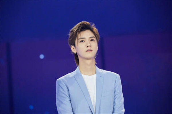 央视照妖镜下，鹿晗颜值逆天生图耐打，说他颜值崩坏的打脸吗？