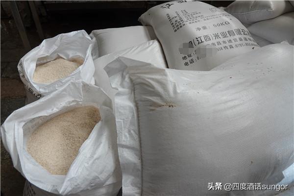 江西四特酒15年窖藏玻璃瓶,江西四特酒属于什么档次的酒