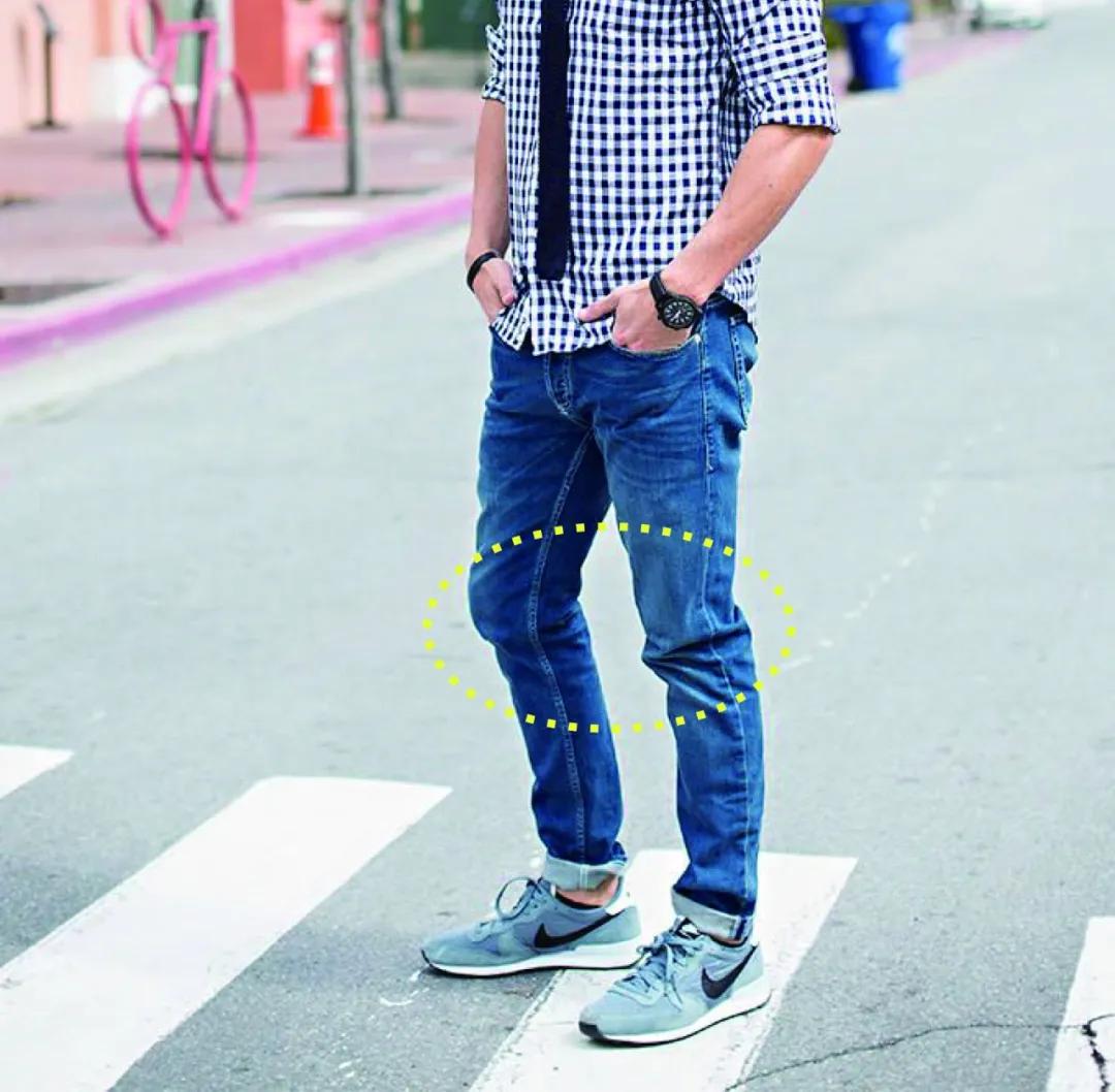 微喇牛仔裤怎么看合不合身,牛仔裤穿上怎么看合身不合身