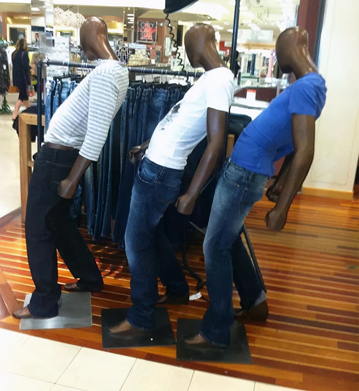 假模特服装陈列,服装展厅假模特陈列