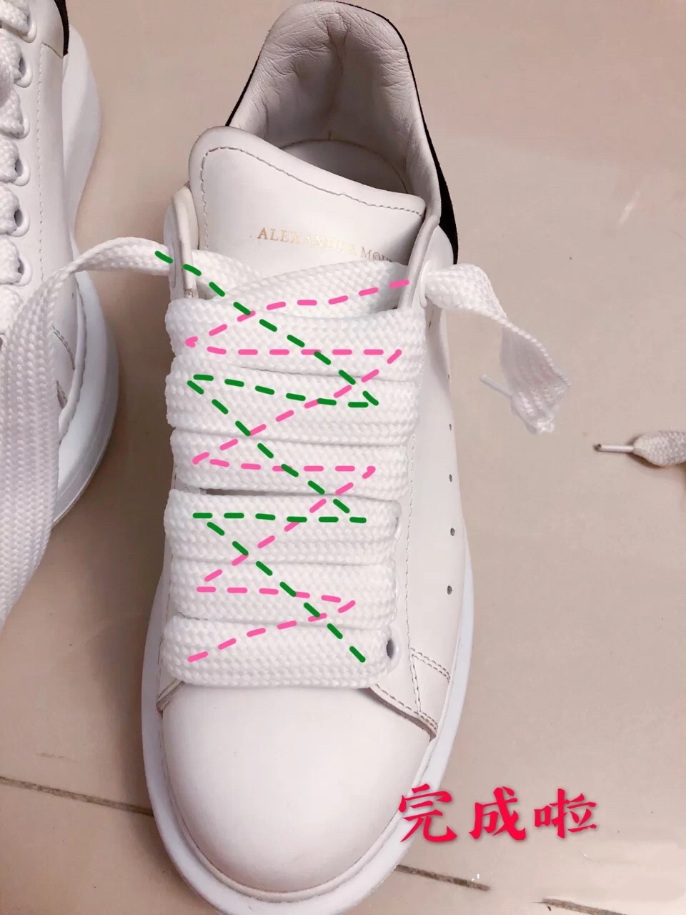 麦昆小白鞋鞋带怎么系教程慢动作,麦昆小白鞋鞋带系法慢动作