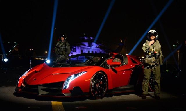 价值5000万的敞篷毒药，登上航母停C位，却成甲板上最便宜的车