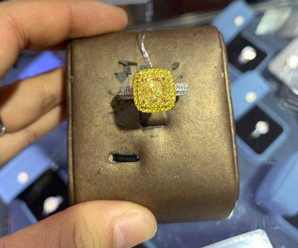 黄色钻石代表什么寓意,天然钻石和黄钻哪个更值钱