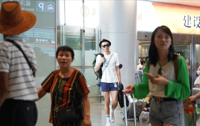 朴树瘦得皮包骨,朴树带狗头帽练瑜伽