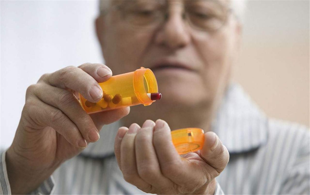 直肠内套叠的患者，症状比较明显，多数患者都能感觉到，早就医