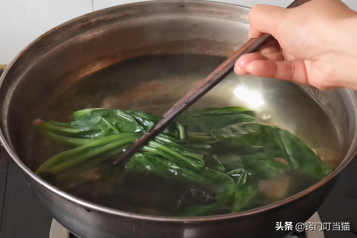 一招拯救发黄的衣服,浅色衣服恢复鲜亮的方法