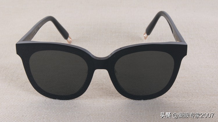 太阳镜鼻托掉了,板材眼镜鼻托掉了怎么配