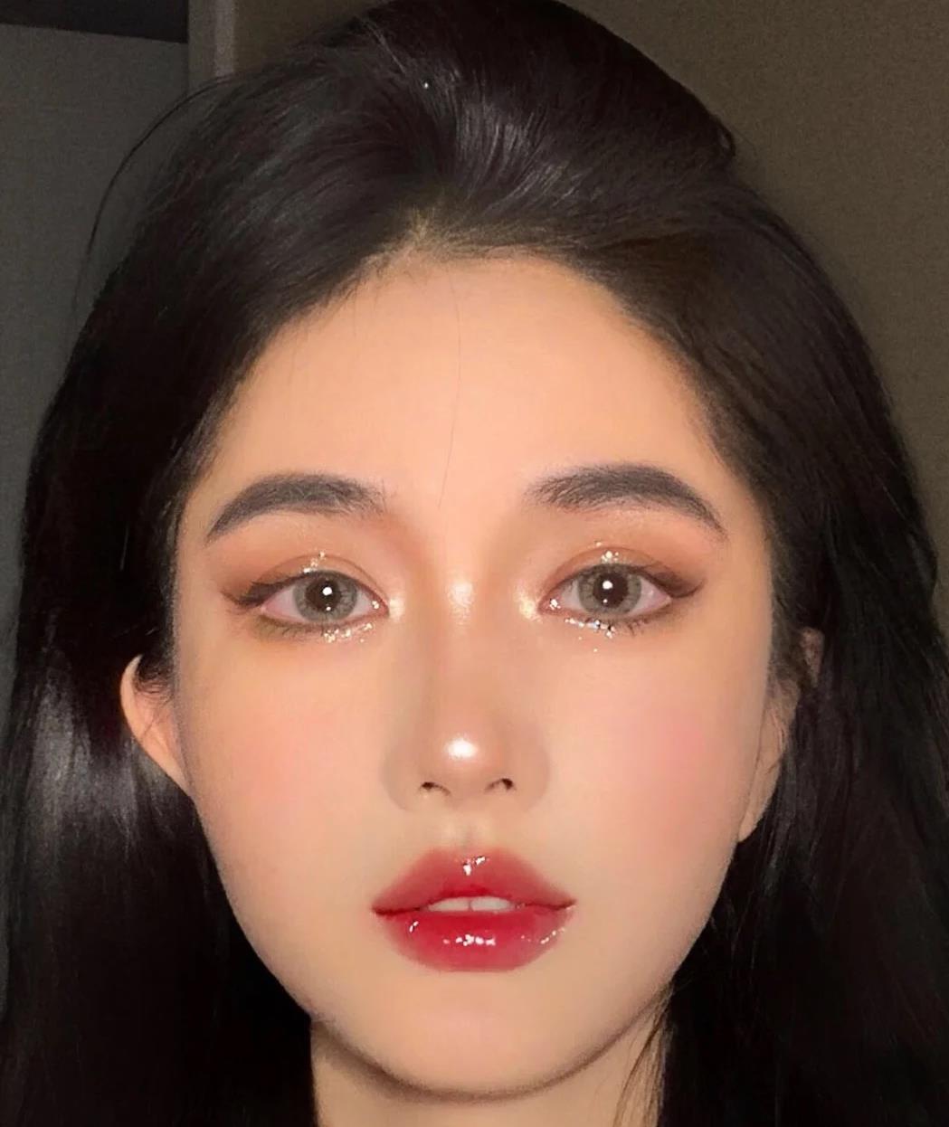 唇干唇纹深怎么办,唇纹深嘴唇起皮干燥怎么办