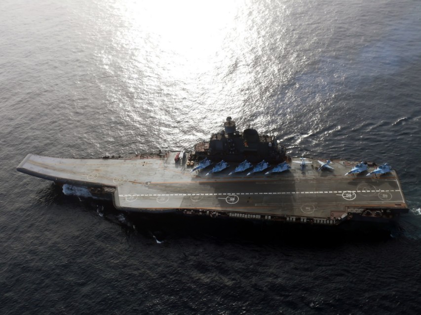 世界最大航空母舰的简介,航空母舰布局详细介绍