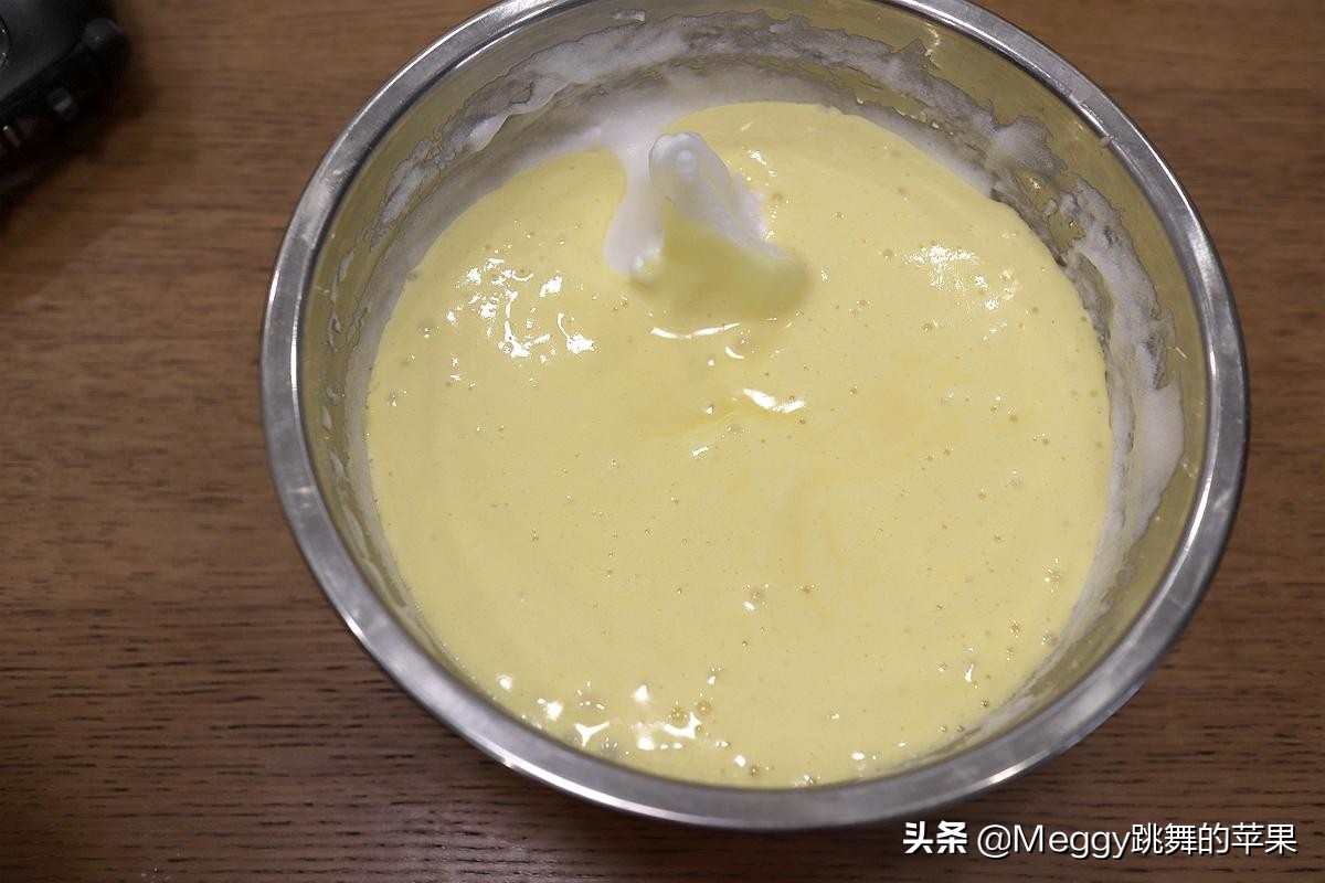 古早蛋糕和戚风蛋糕蛋白打发区别,蛋白打发到什么程度蛋糕才会柔软