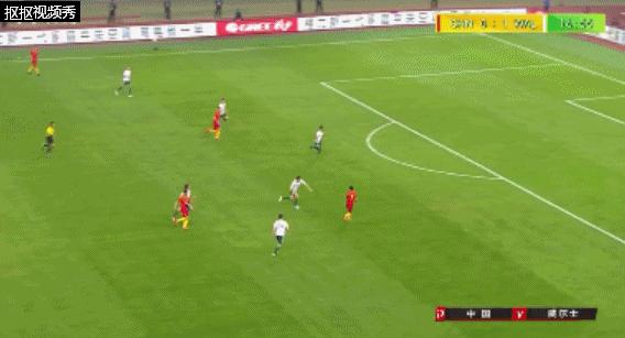 足球精彩突破集锦gif,国足vs越南把自己晃倒gif