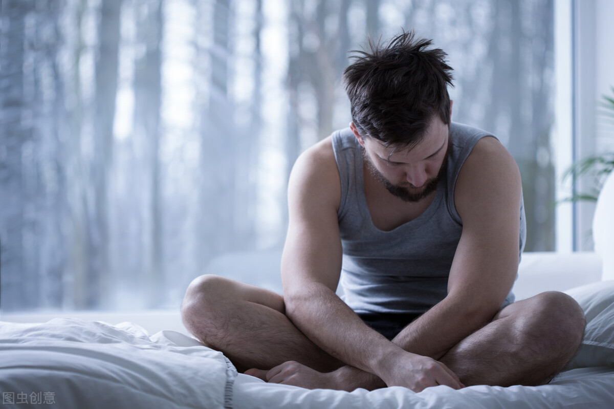 青少年抑郁上学就肚子疼怎么缓解,青少年抑郁症上课时颤抖胃疼