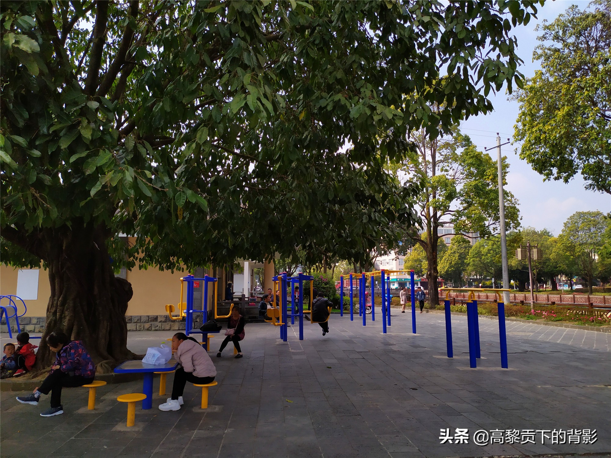 云南腾冲偶遇篮球赛顺便看看腾冲的体育设施如何？