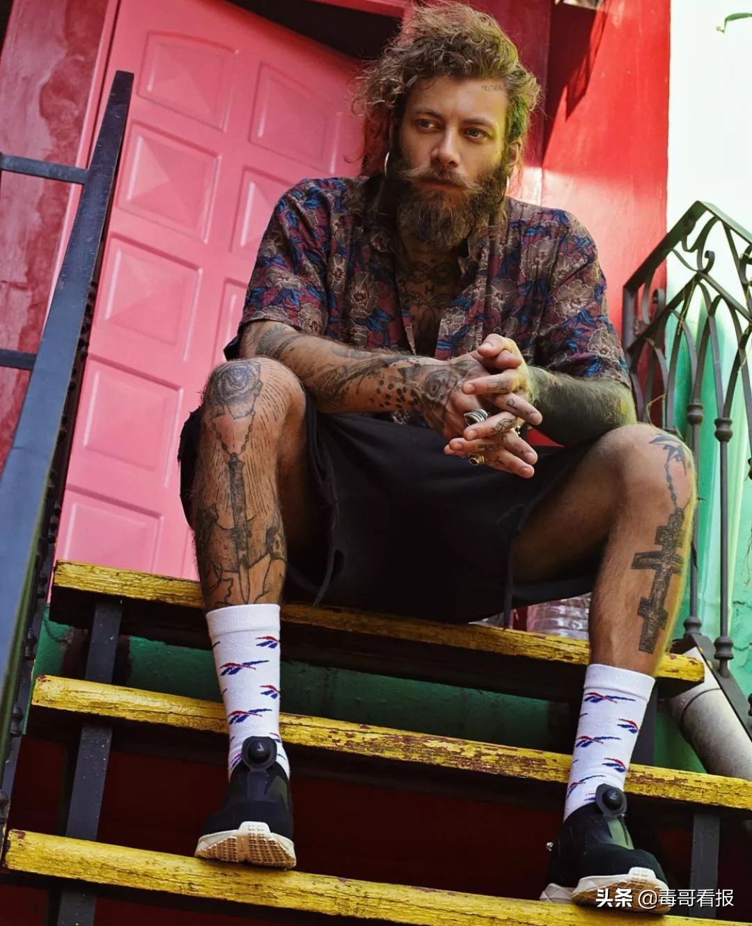 reebok什么意思啊,为什么reebok两个标志