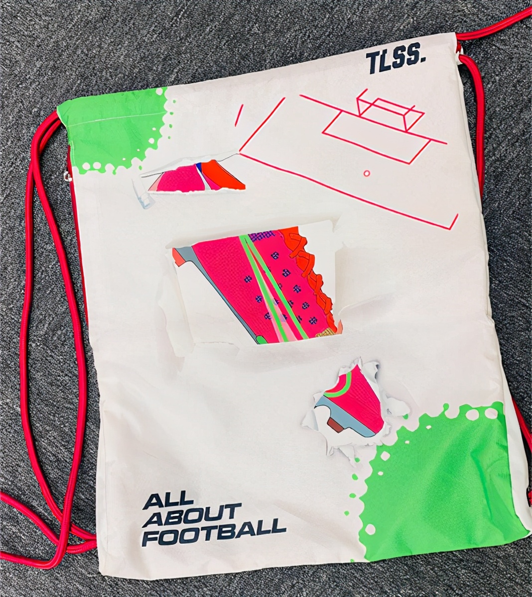 买齐！TLSS潮流元素装备束口袋