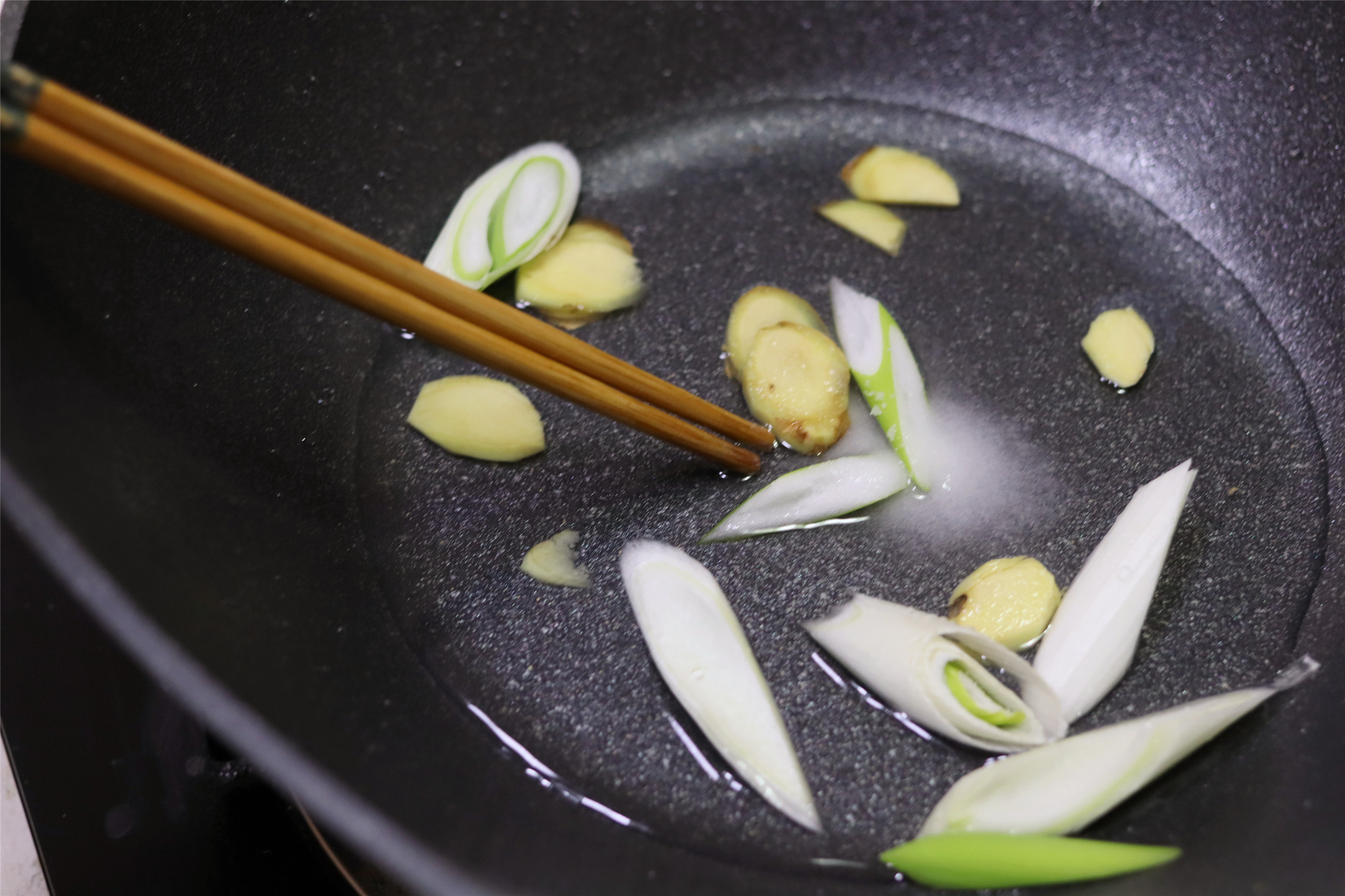 吃白灼虾蘸料的做法,吃虾白灼汁怎么调制